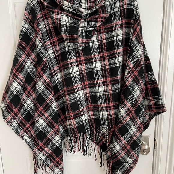 Spun Scarves by Subtle Luxury wrap poncho - Picture 3 of 7